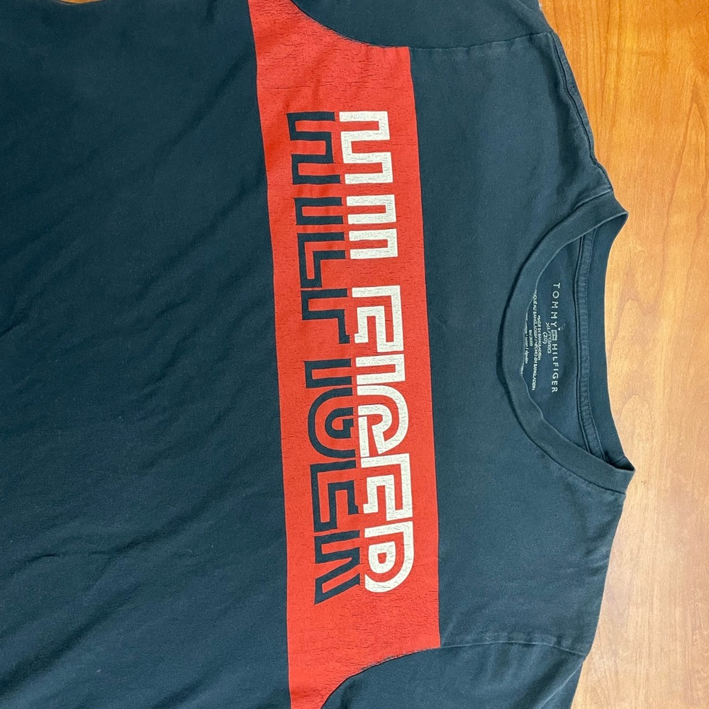 Tommy Hilfiger Men's Black and Red T-Shirt